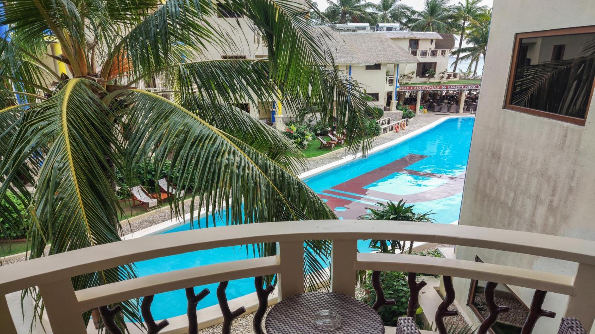 فندق أمباسادور إن بارادايس Balabag  المظهر الخارجي الصورة The pool at the hotel